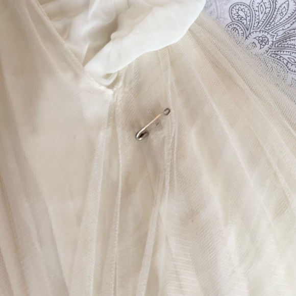 Vera Wang Hayden Wedding Dress - Picture 14 of 16